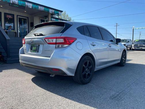 Blue 2018 Subaru Impreza 2.0i