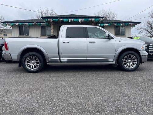 Bright Silver Metallic Clearcoat 2015 RAM 1500 Laramie