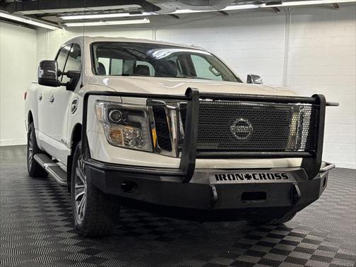 2017 Nissan Titan SL