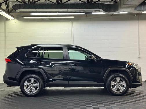2022 Toyota RAV4 Hybrid LE