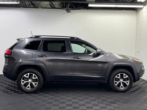 Granite Crystal 2018 Jeep Cherokee Trailhawk