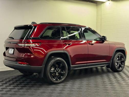 Velvet Red Pearlcoat 2024 Jeep Grand Cherokee Altitude