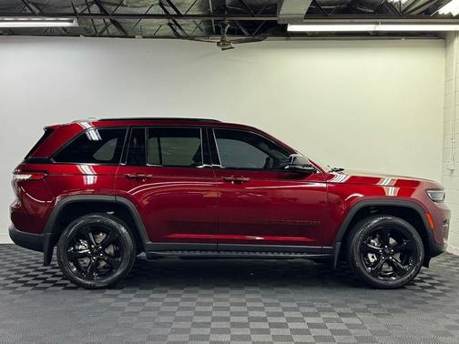 Velvet Red Pearlcoat 2024 Jeep Grand Cherokee Altitude