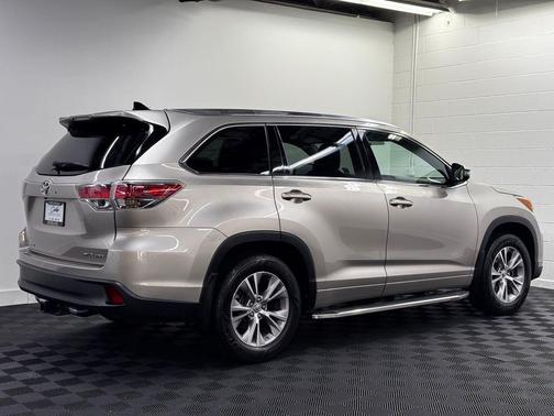 Creme Brulee 2015 Toyota Highlander XLE