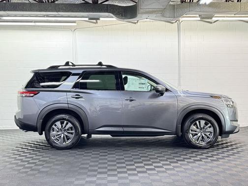 2025 Nissan Pathfinder SV 4WD
