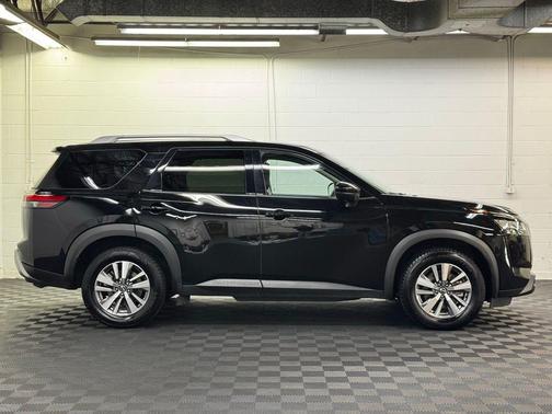 2022 Nissan Pathfinder SL 4WD