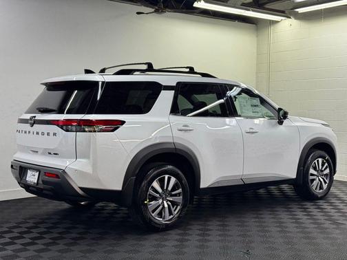 Everest White Pearl Tricoat 2026 Nissan Pathfinder SL