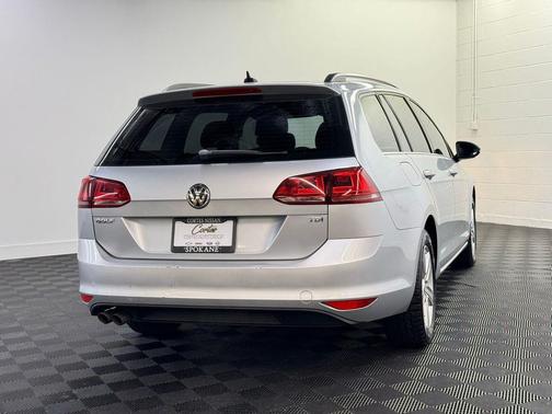 2015 Volkswagen Golf SportWagen TDI S 4-Door