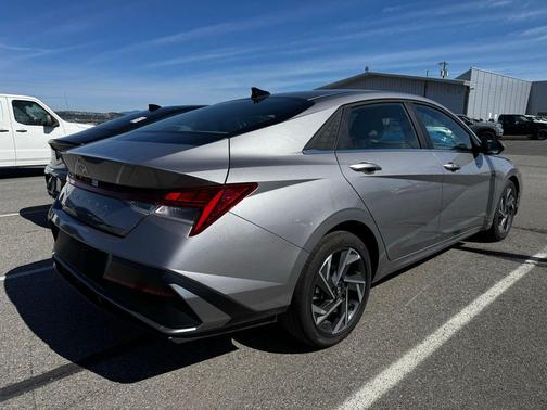 2025 Hyundai ELANTRA SEL