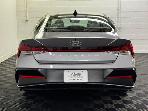 2025 Hyundai ELANTRA SEL