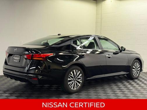 Super Black 2025 Nissan Altima 2.5 SV