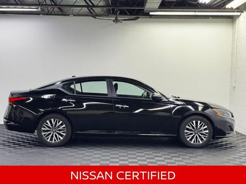 Super Black 2025 Nissan Altima 2.5 SV