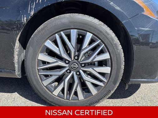 Super Black 2025 Nissan Altima 2.5 SV