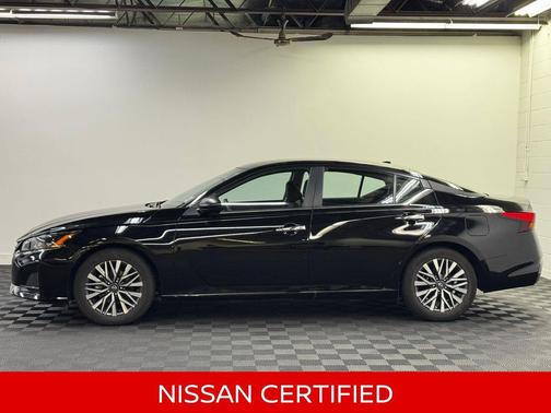 Super Black 2025 Nissan Altima 2.5 SV