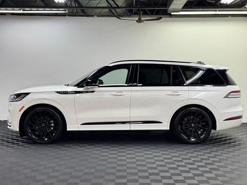 White 2025 Lincoln Aviator Reserve AWD