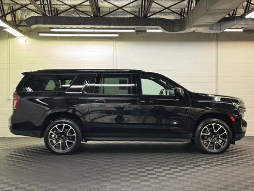 Black 2023 Chevrolet Suburban RST