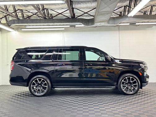 2023 Chevrolet Suburban RST