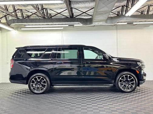 2023 Chevrolet Suburban RST