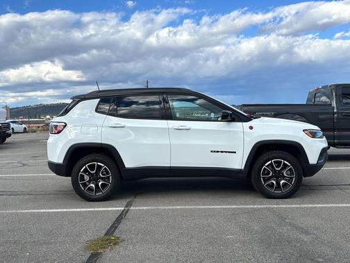 2024 Jeep Compass Trailhawk