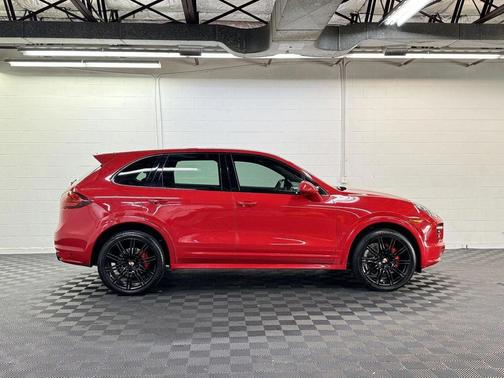 2013 Porsche Cayenne GTS