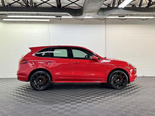 2013 Porsche Cayenne GTS