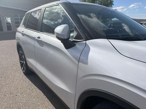 Black Diamond 2024 Mitsubishi Outlander SE S-AWC