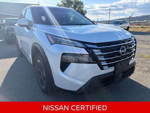 Everest White Pearl 2025 Nissan Rogue SV