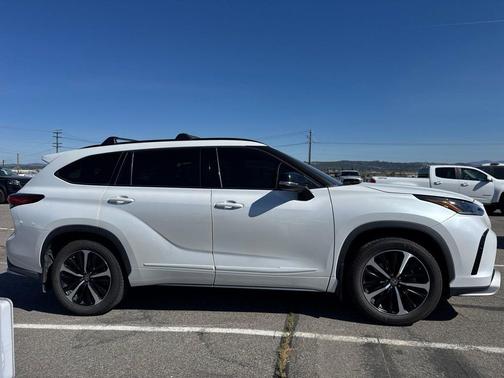 Wind Chill Pearl 2022 Toyota Highlander XSE
