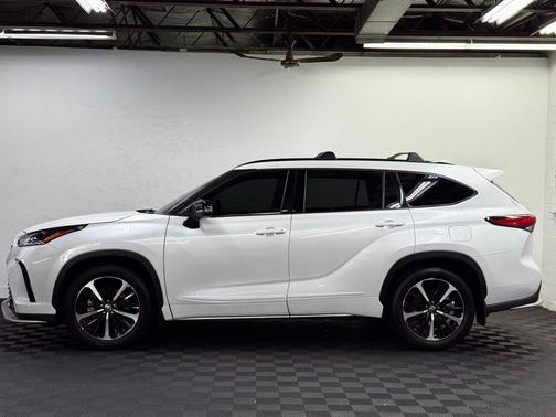 Wind Chill Pearl 2022 Toyota Highlander XSE