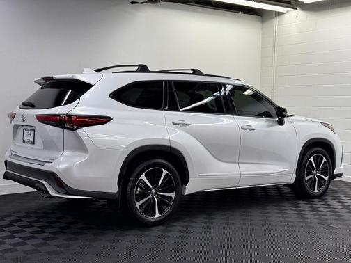 Wind Chill Pearl 2022 Toyota Highlander XSE