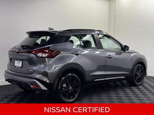 Gun Metallic 2024 Nissan Kicks SR