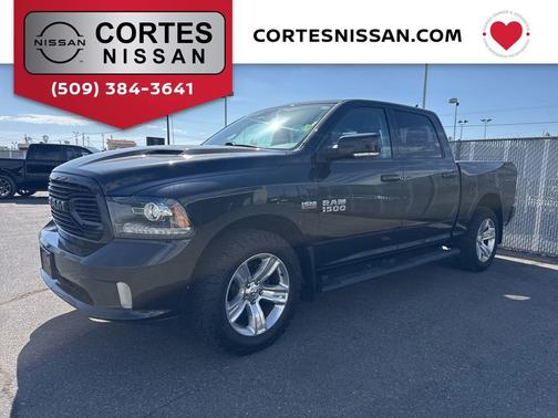 Brilliant Black Crystal Pearlcoat 2018 RAM 1500 Sport