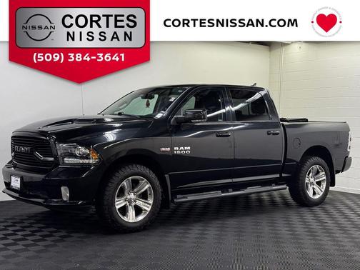 Brilliant Black Crystal Pearlcoat 2018 RAM 1500 Sport
