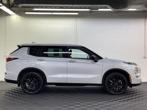 2023 Mitsubishi Outlander SE Black Edition S-AWC