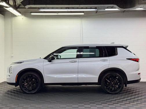 2023 Mitsubishi Outlander SE Black Edition S-AWC