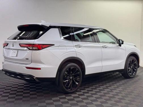 2023 Mitsubishi Outlander SE Black Edition S-AWC