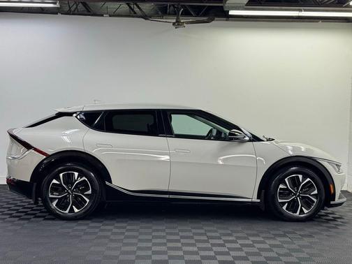 Glacier 2022 Kia EV6 Wind
