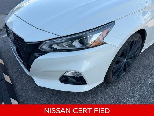 Pearl White Tricoat 2022 Nissan Altima SR FWD