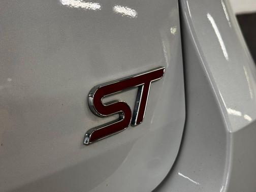 Star White Tri-Coat 2020 Ford Explorer ST