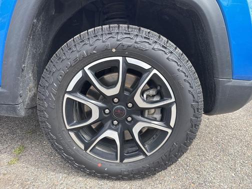 Hydro Blue Pearlcoat 2025 Jeep Compass Trailhawk