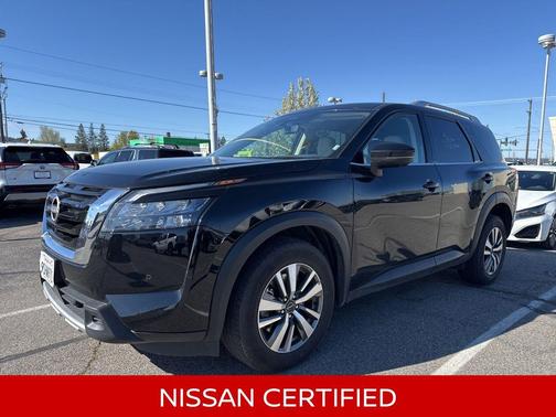 Super Black 2025 Nissan Pathfinder SL 4WD