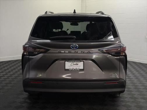 2023 Toyota Sienna XLE 8 Passenger