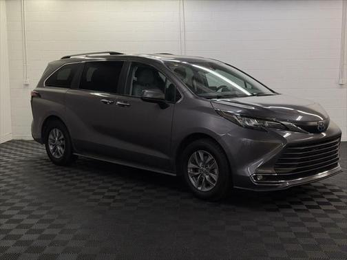 2023 Toyota Sienna XLE 8 Passenger