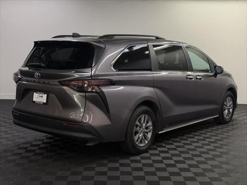2023 Toyota Sienna XLE 8 Passenger