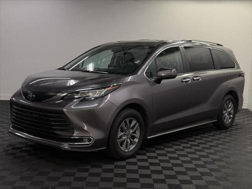 2023 Toyota Sienna XLE 8 Passenger