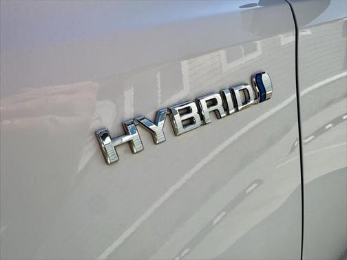2017 Toyota RAV4 Hybrid XLE