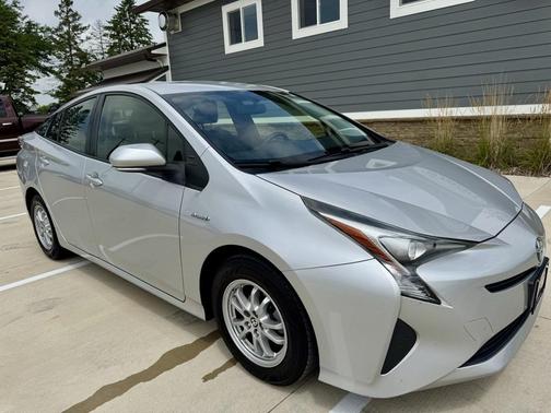 2016 Toyota Prius Two