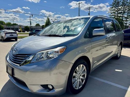 2017 Toyota Sienna XLE