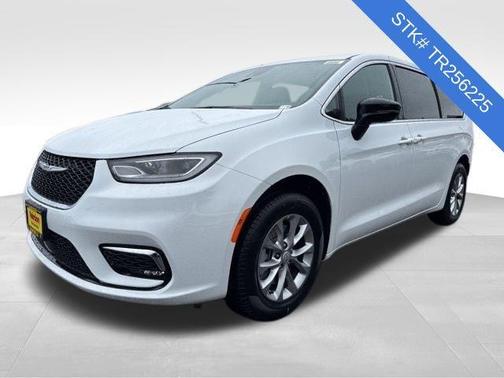 Bright White Clearcoat 2026 Chrysler Pacifica L