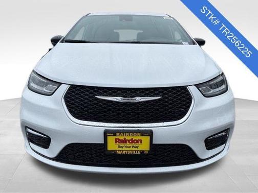 Bright White Clearcoat 2026 Chrysler Pacifica L